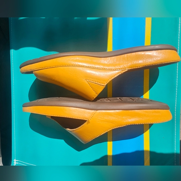 Yellow Strive Slide Sandals, Size 9, Worn Once - Picture 4 of 5